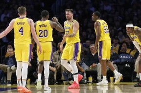 官方网站-集结日体能课后，洛杉矶湖人内部沟通备战足总杯，信心回归，更衣室氛围转暖-官方网站