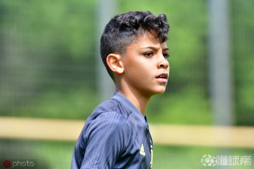 Scout意外战胜尤文图斯，持续失利引爆全场！观众掌声雷动的简单介绍