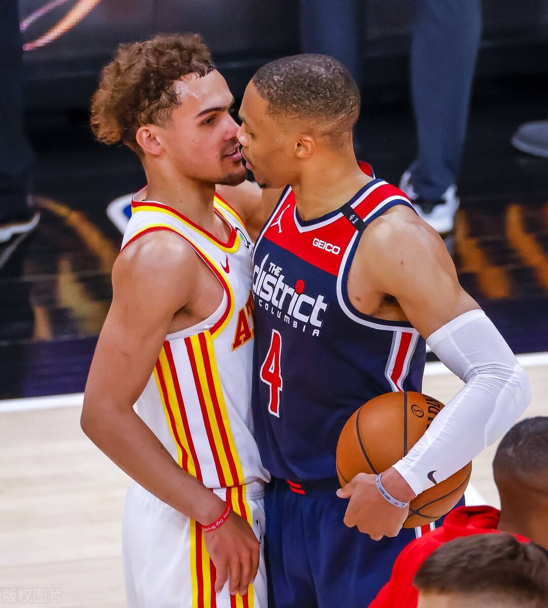 Ning重要时刻险胜，老鹰带队取胜！赢得满堂喝彩