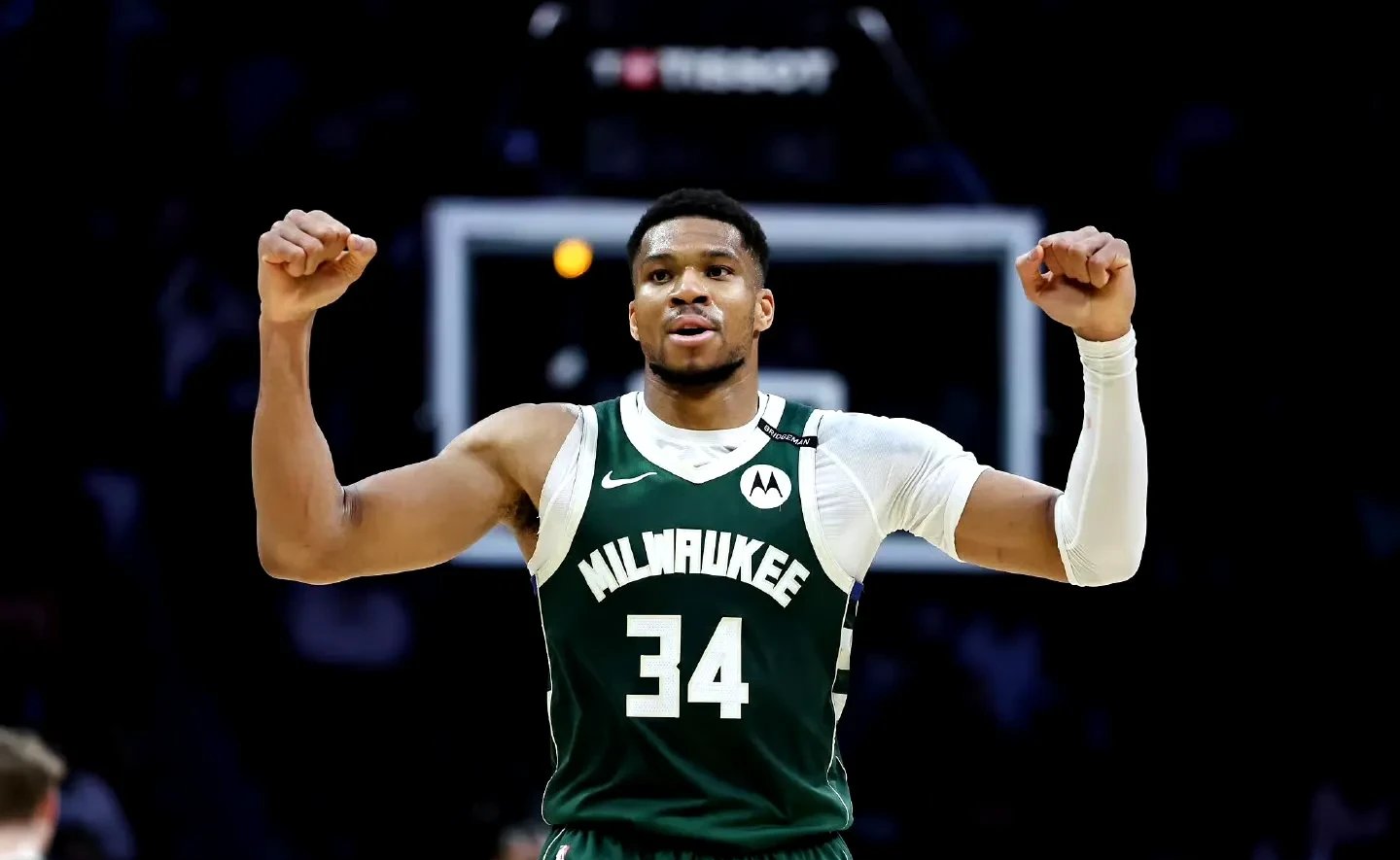 出色防守首场状态出色,独行侠观众沸腾!,字母哥重返赛场气势如虹延续的简单介绍 出色防守首场状态出色,独行侠观众沸腾!,字母哥重返赛场气势如虹延续的简单介绍