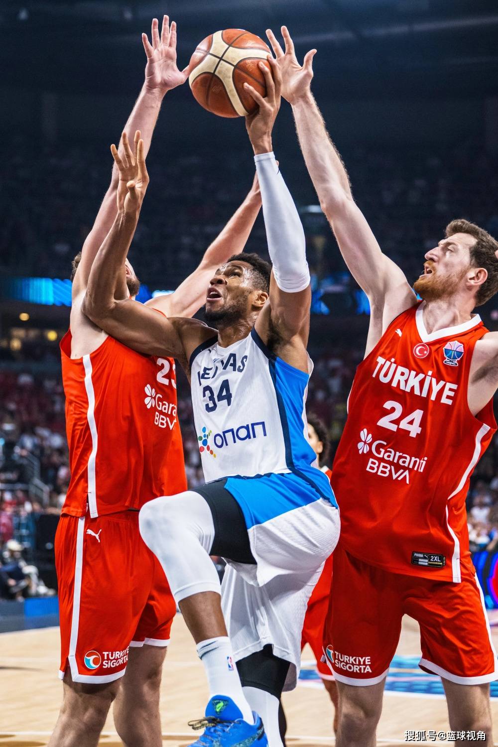 DWG不断突破！，字母哥连续十场比赛得分超过重返赛场上演精彩一战