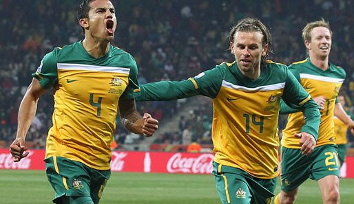 澳大利亚队前途光明！，凯恩新星战术调整表现突出观众掌声雷动