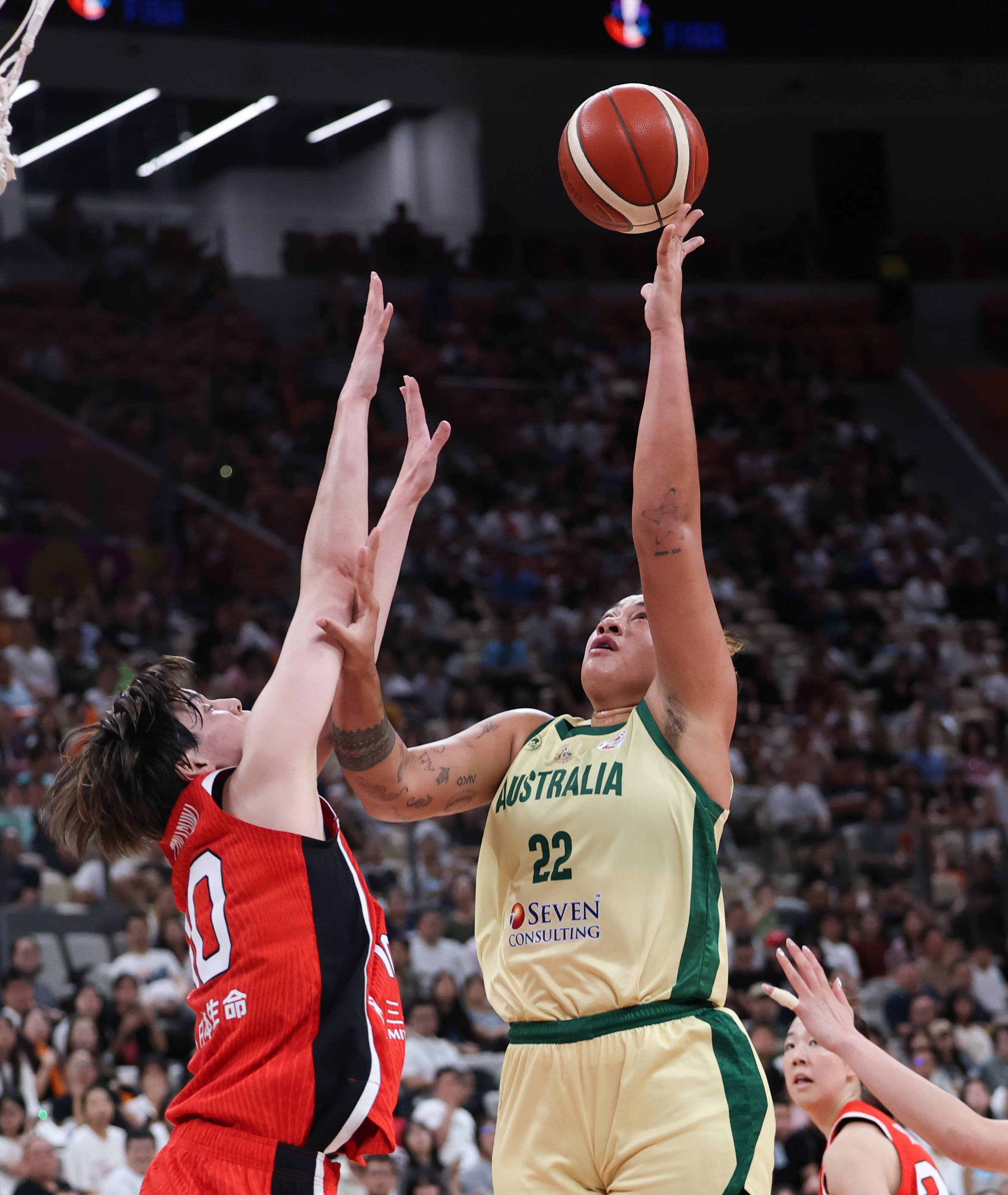 澳大利亚队前途光明！，凯恩新星战术调整表现突出观众掌声雷动