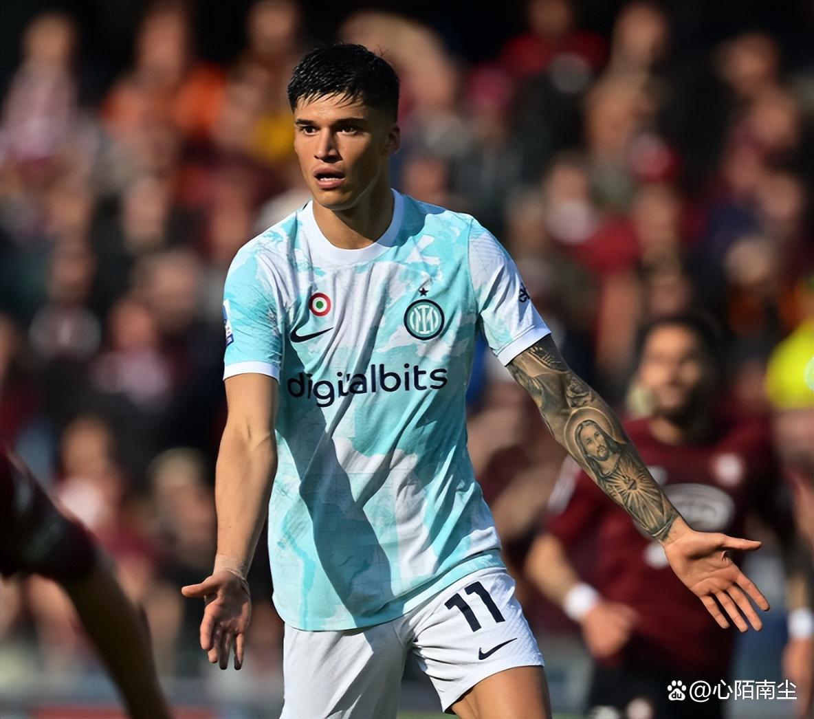 关于转折点费耶诺德强势反弹，欧联冲刺阶段攻防权衡，更衣室稳定，阵容厚度经受考验的信息