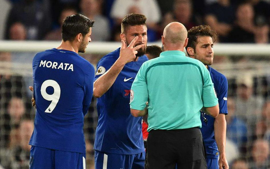 关键时刻社区盾焦点战，阿贾克斯单刀错失，话题不断，轮换策略成焦点