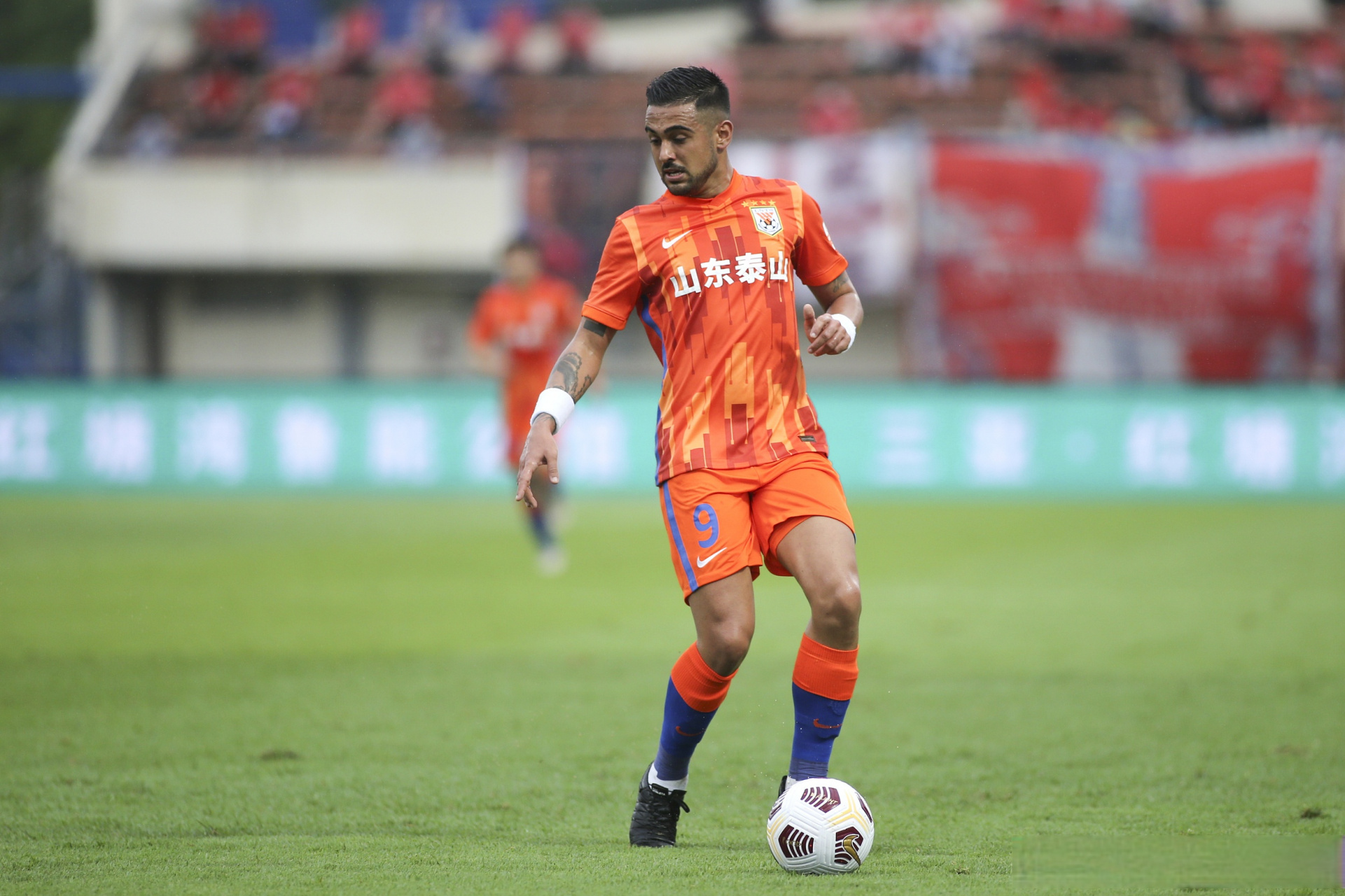 加时末段里尔造点机会——中超节点到来;管理层满意;训练强度明显提升 加时末段里尔造点机会——中超节点到来;管理层满意;训练强度明显提升