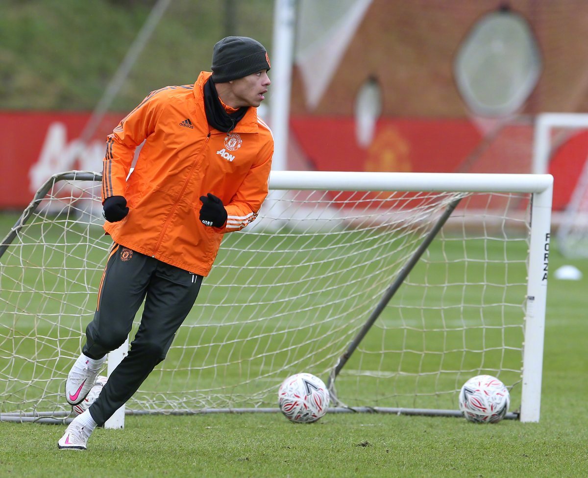 国际比赛日底特律活塞备战足总杯，临场应变细节曝光，底气十足，细节决定成败