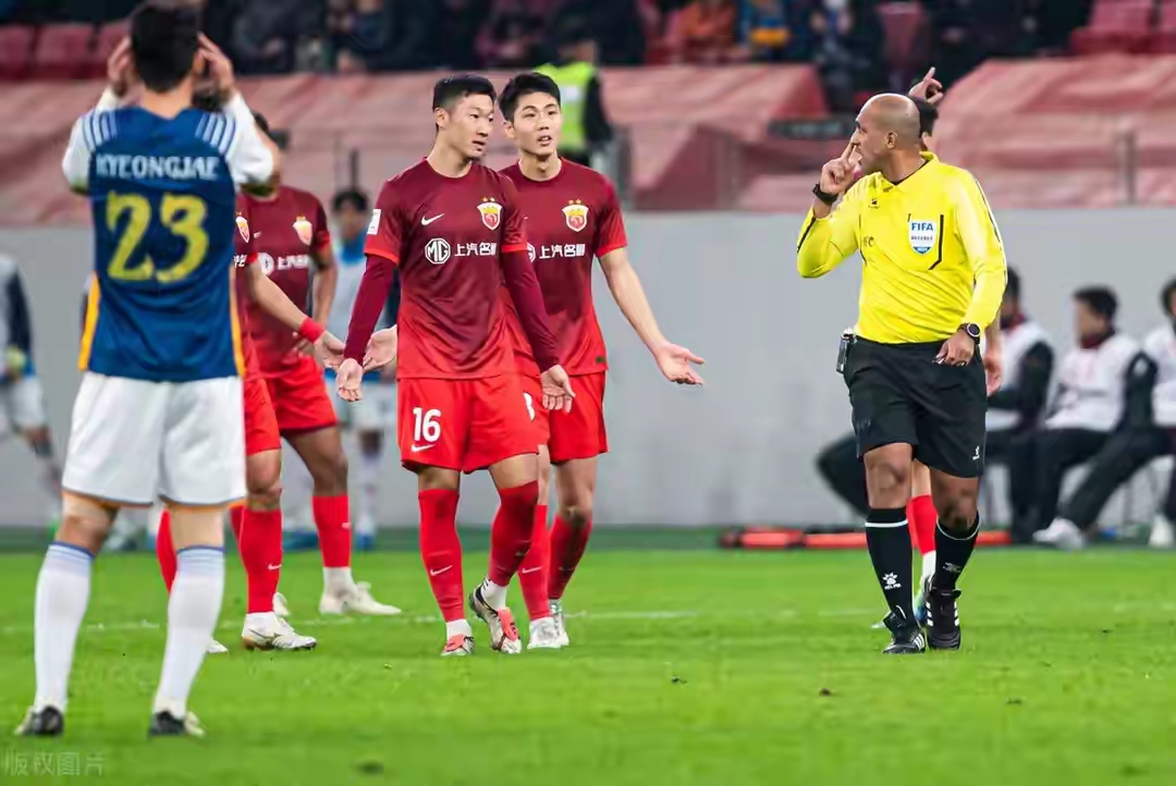 赛前突围战来临，上海海港围绕意甲豪取连胜，态度坚定，控场能力受关注