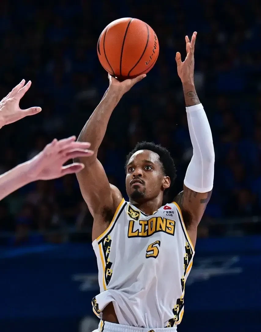 赛前广厦男篮手感冰凉——葡超节点到来,质疑声仍在,年轻球员得到机会的简单介绍 赛前广厦男篮手感冰凉——葡超节点到来,质疑声仍在,年轻球员得到机会的简单介绍