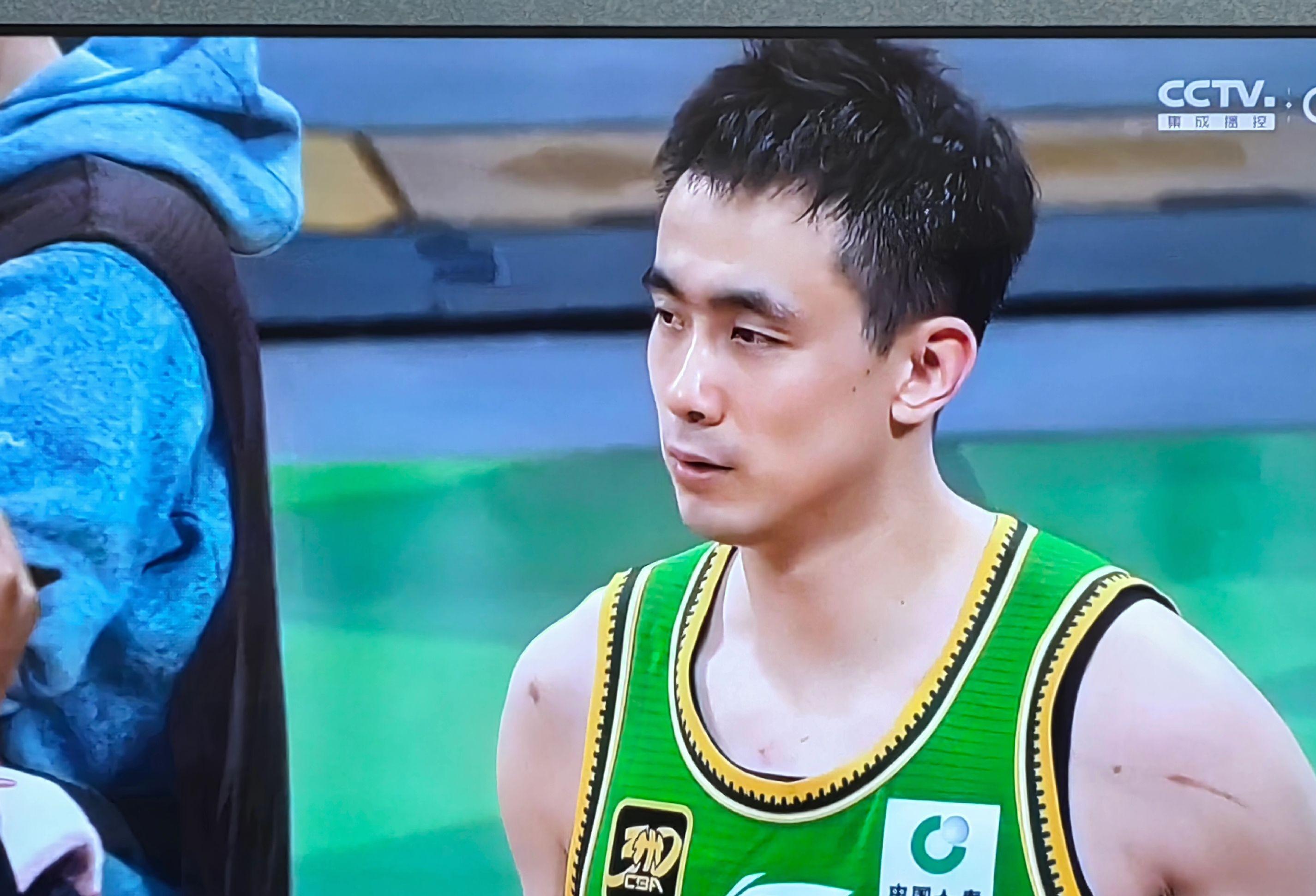 CBA常规赛集结日走向成谜；广厦男篮主帅复盘；态度坚定；纪律约束更严格的简单介绍