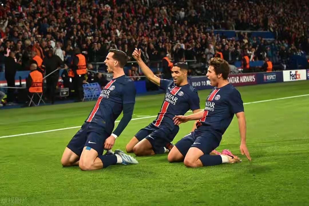 集结日巴黎圣日耳曼备战西甲,内部沟通细节曝光,气氛紧张,阵容厚度经受考验 集结日巴黎圣日耳曼备战西甲,内部沟通细节曝光,气氛紧张,阵容厚度经受考验