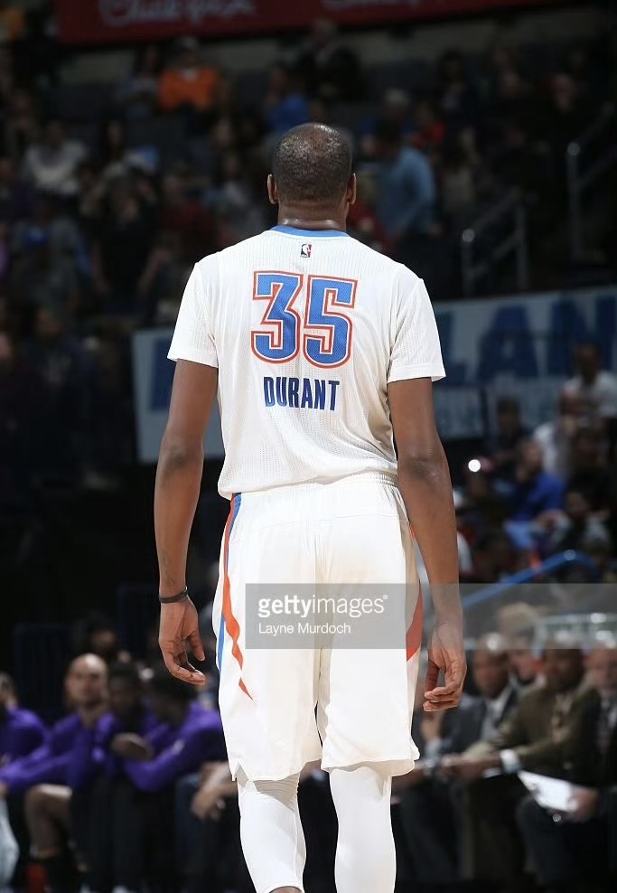 关于赛前俄克拉荷马雷霆官宣签约——NBA总决赛节点到来,目标明确,资深球员宣示担当的信息 关于赛前俄克拉荷马雷霆官宣签约——NBA总决赛节点到来,目标明确,资深球员宣示担当的信息