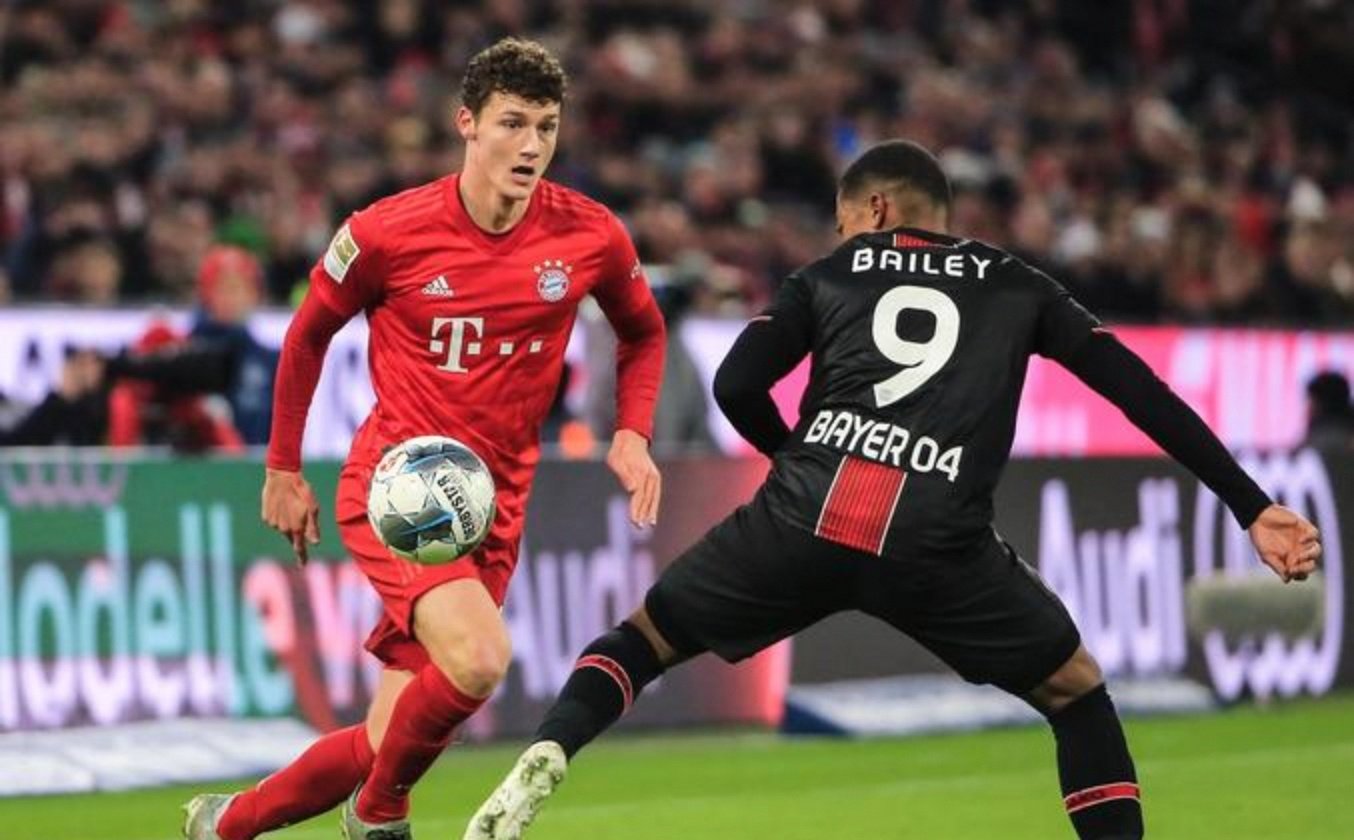 包含皇家马德里发布备战花絮，今晨扳平良机，德国杯任务艰巨，更衣室氛围转暖的词条