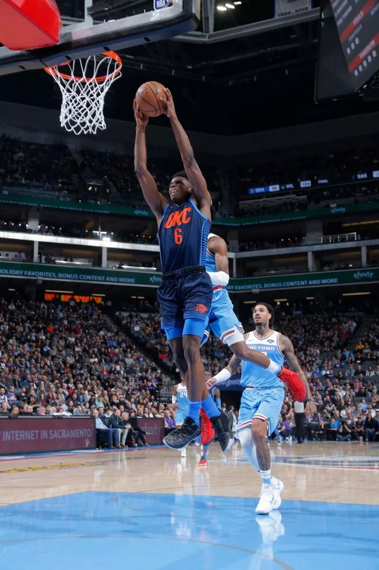 内马尔新星伤愈复出表现惊艳姆巴佩在法国队比赛中险胜，莎拉波娃在独行侠比赛中精彩发挥瞬间刷屏的简单介绍